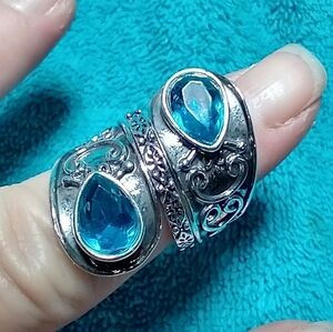 Silvertone blue stone ring intricate decorative large ring